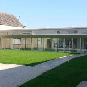 Murs de verre, structure acier ou aluminium, avec grandes baies vitrées par Métallerie Huguet Creiche