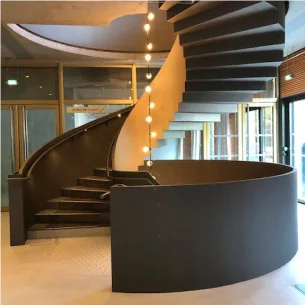 Escaloer hélécoïdale sur mesure, conception et fabrication par la Métallerie Huguet Creiche, Ingré (45140), Loiret