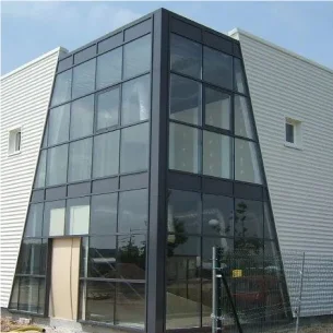 Façade vitrée en angle pour un local d'entreprise dans le Loiret (45)