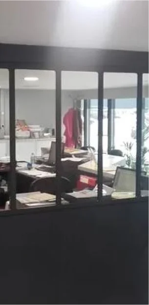 Verrière de séparation réalisée par la Métallerie Huguet Creiche à Ingré, dans le Loiret (45)